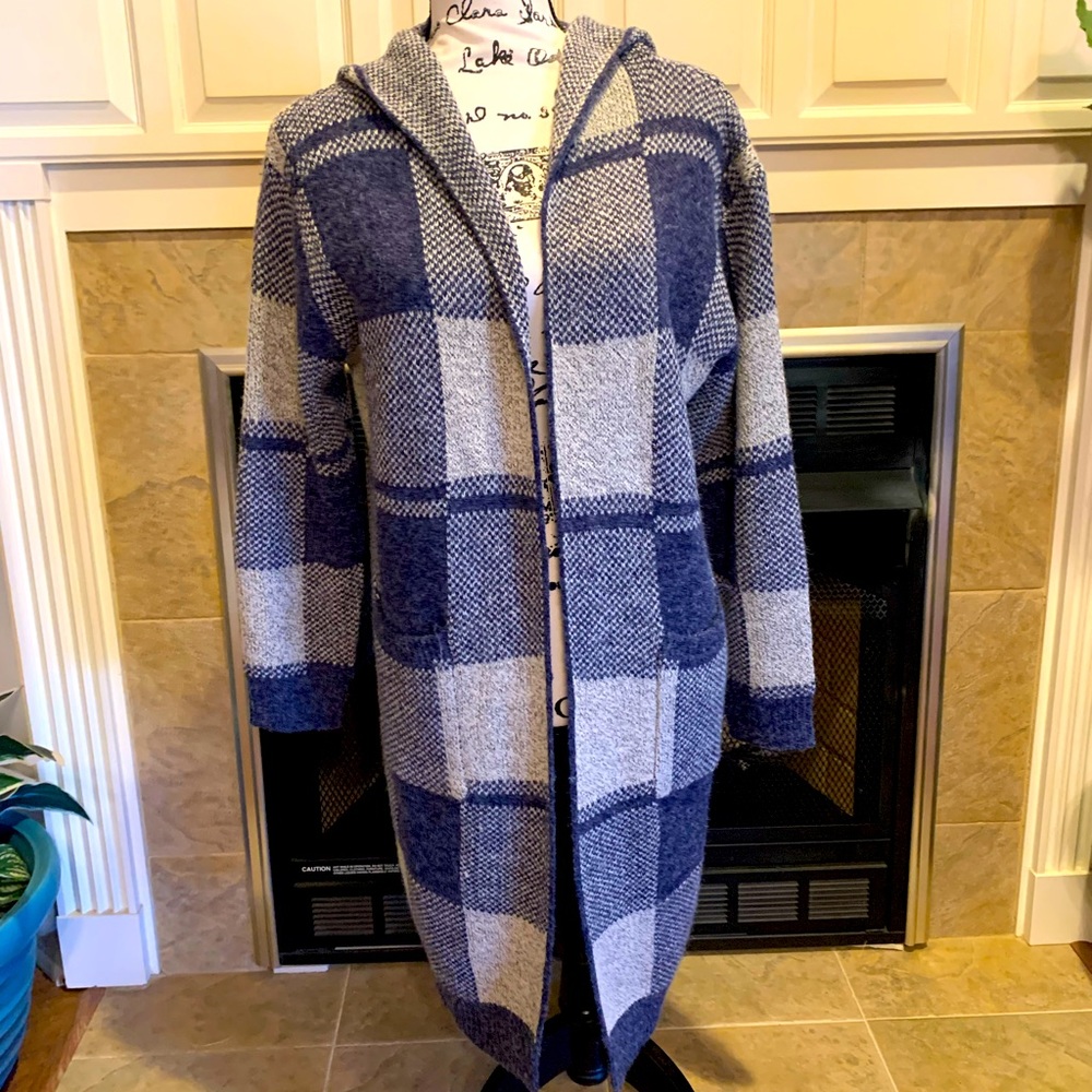 Like new AZ brand blue/tan tunic sweater cardigan.Size medium.